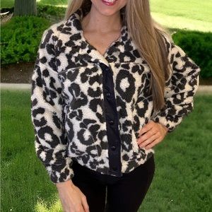 Old Navy active leopard Sherpa jacket size small NEW